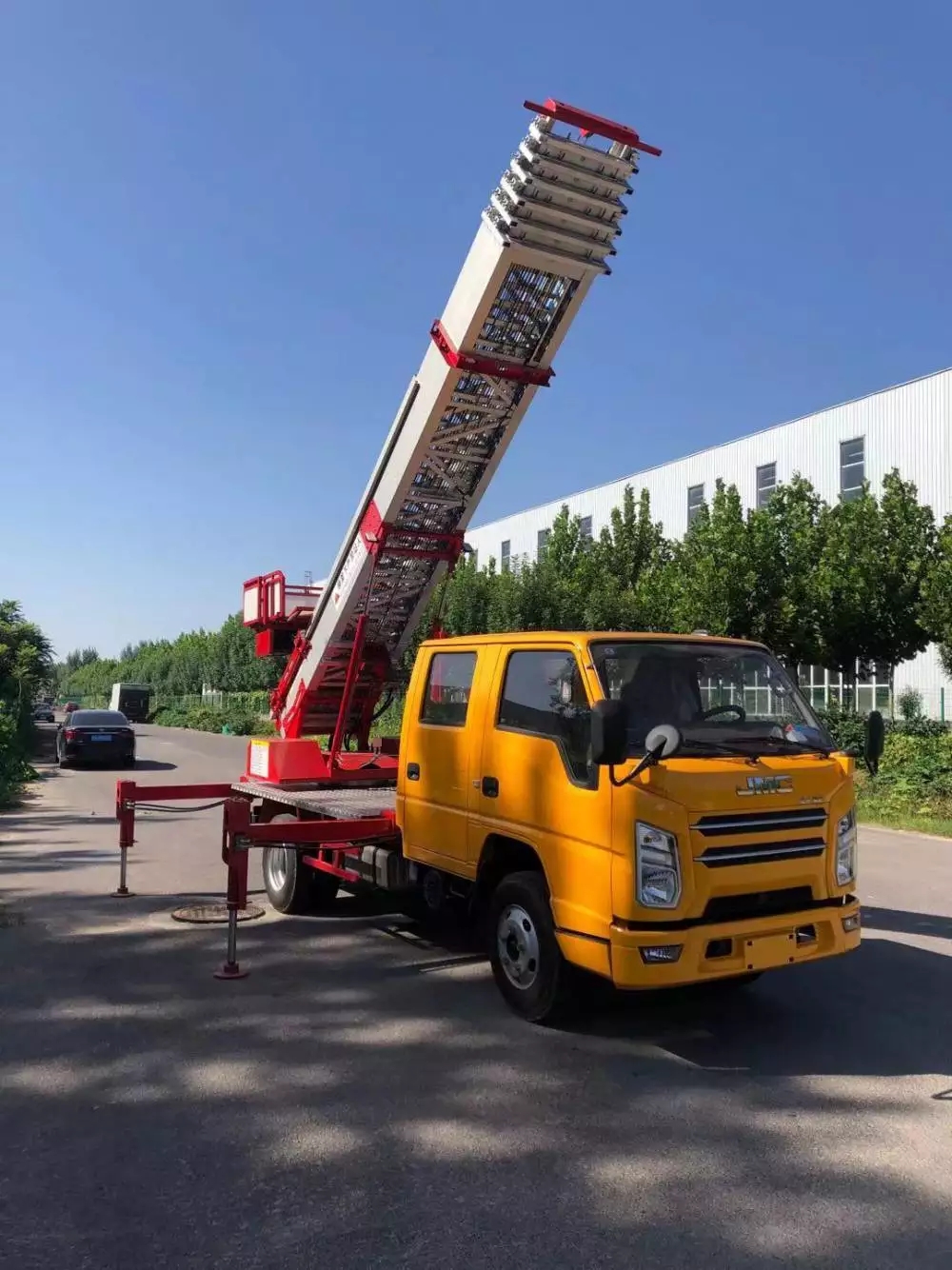 石渠附近的云梯车出租服务：轻松解决高空作业需求