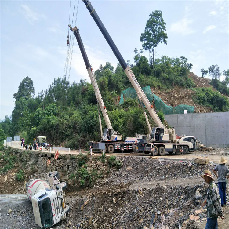 石渠汽车掉沟里叫吊车救援要多少钱