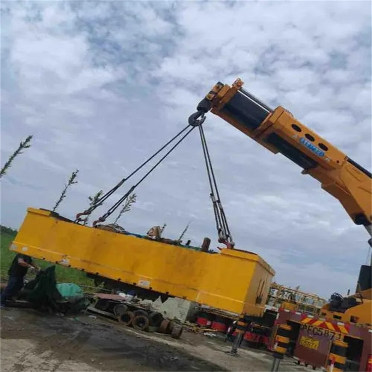 石渠随车吊吊集装箱怎么吊